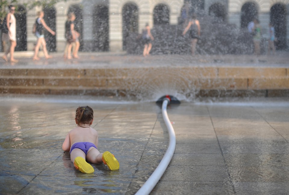 WARSZAWA POGODA UPAŁ KURTYNY WODNE