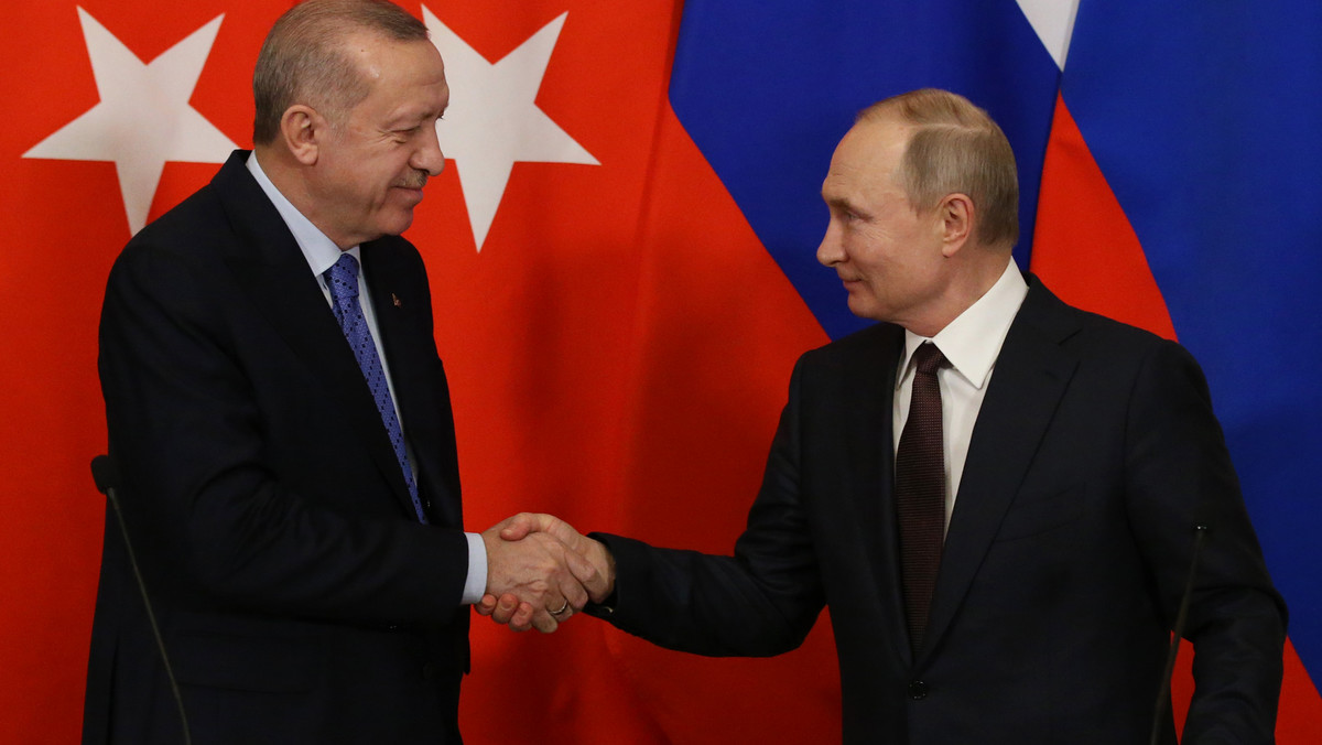 Erdogan balansuje między NATO i Moskwą. Turcja zyskuje