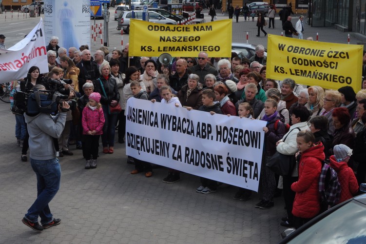 Protest parafian w obronie księdza Lemańskiego