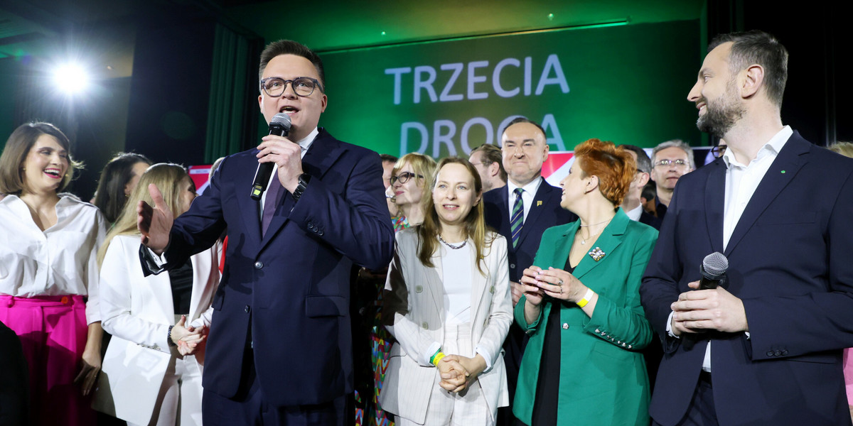 Trzecia Droga nie pójdzie do eurowyborów z Koalicją Obywatelską. Na zdjęciu liderzy ugrupowania podczas wieczory wyborczego.