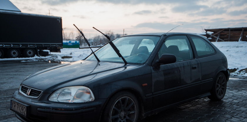 Parują ci szyby w aucie? Jest na to prosty sposób