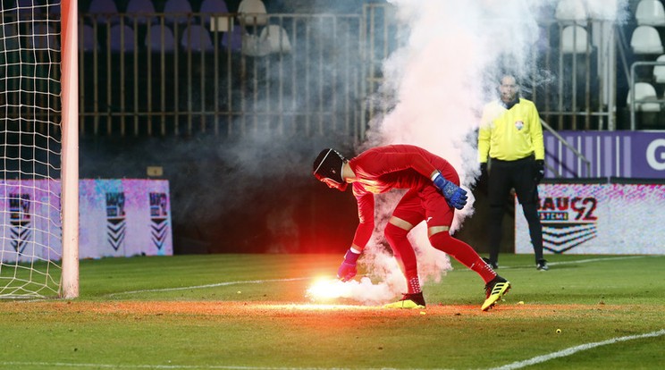 A FEB az Újpest-Vidi meccsen történt balhé miatt is csak másodjára tudott logikus határozatot hozni /Fotó: Fuszek Gábor