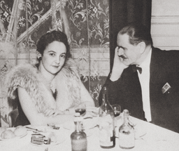 „Dom z dwiema wieżami”. Trzy słowa rujnują całą rodzinną konstrukcję