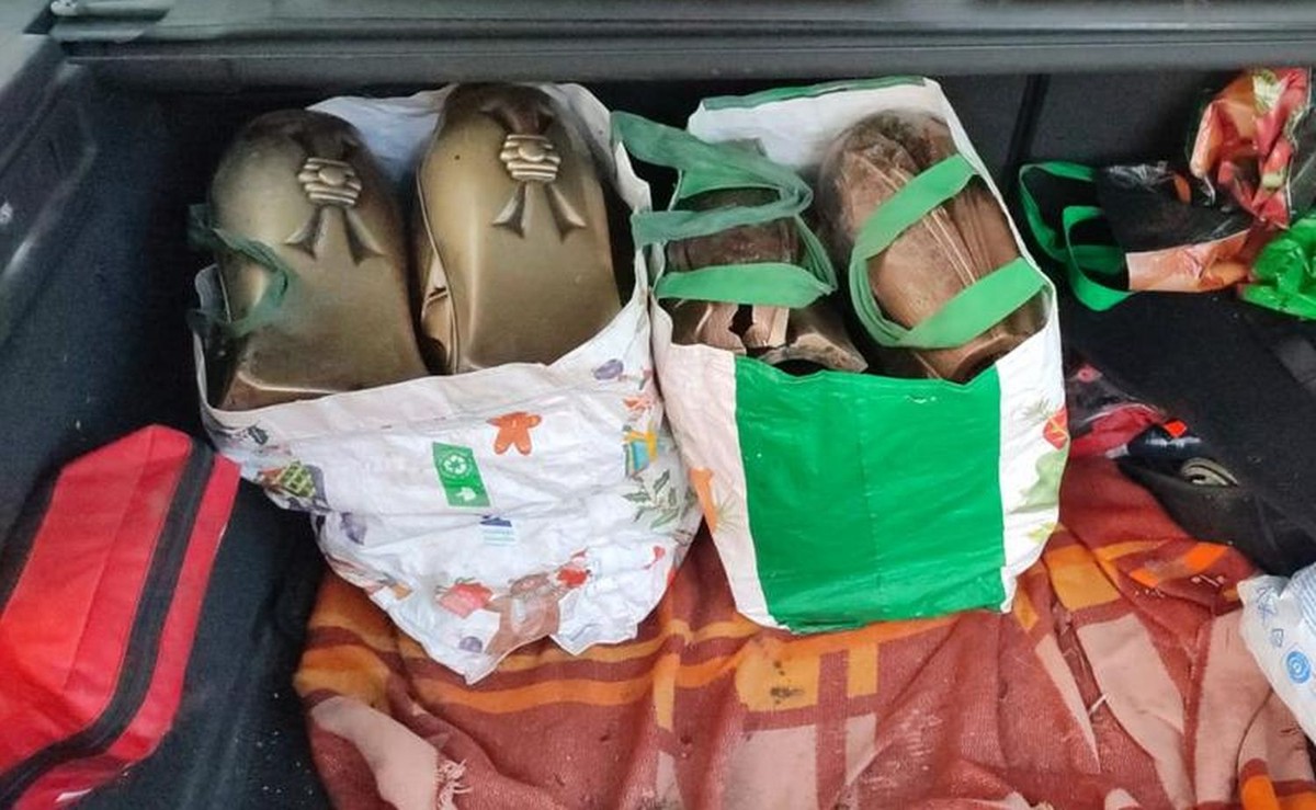 Policja zatrzymała złodzieja, który kradł mosiężne wazony z nagrobków