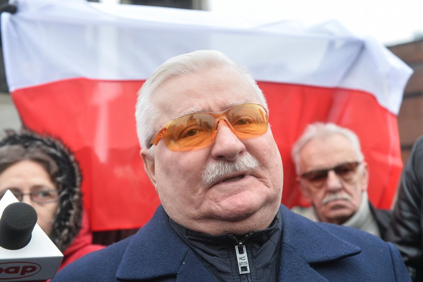 Lech Walesa uczcil ofiary Grudnia 70 w Gdansku