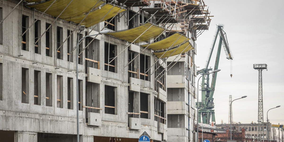 Gdańsk, budowa nowego bloku mieszkalnego na dawnym terenie Stoczni Gdańskiej