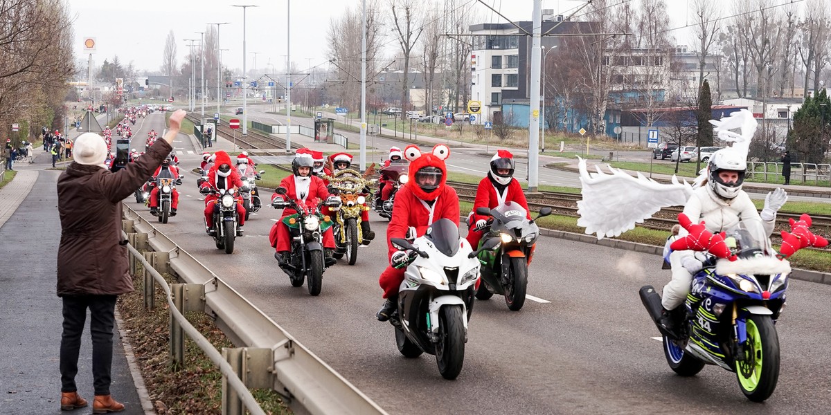 Trójmiejskie Stowarzyszenie Motocyklowe już po raz 19. zorganizowało piękną paradę mikołajów na motocyklach.