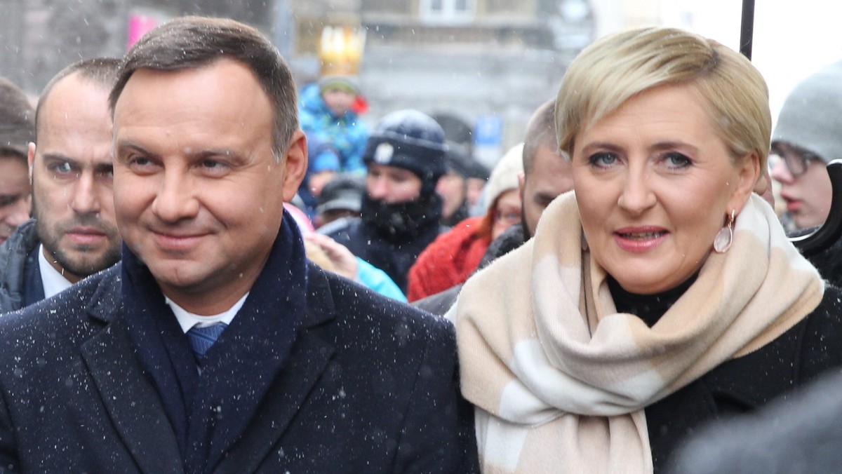 Prezydent Andrzej Duda planuje wspólnie z prezydentem Słowenii Borutem Pahorem zamknąć tegoroczny Puchar Świata w skokach narciarskich w marcu w Planicy - poinformował prezydencki minister Krzysztof Szczerski. Prezydent liczy, że wręczy puchar zwycięzcy Kamilowi Stochowi - dodał.