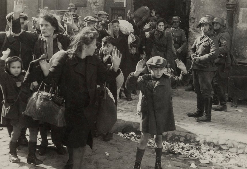 WARSZAWA, POWSTANIE W GETCIE, RAPORT STROOPA: PRZEMOCĄ WYCIĄGNIĘCI Z BUNKRÓW (1943). Zbiory Instytutu Pamięci Narodowej.