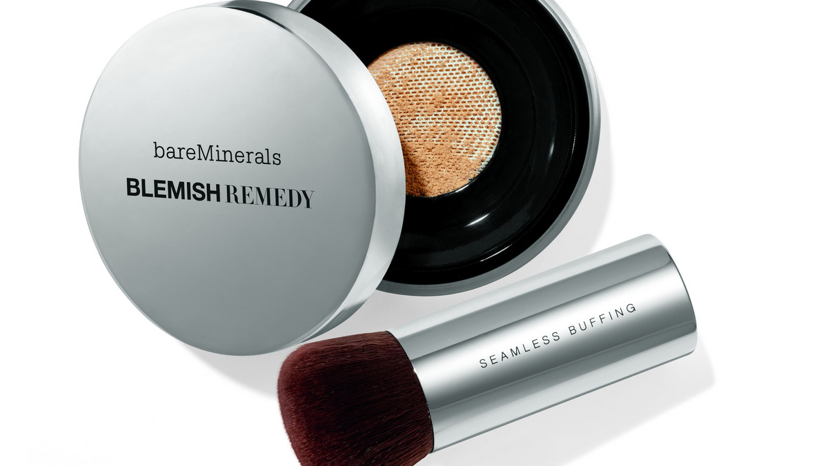 BareMinerals przedstawia Blemish Remedy™, mineralny podkład w pudrze, który niweluje niedoskonałości, zaczerwienienia i świecenie się skóry, przywracając cerze promienny wygląd.