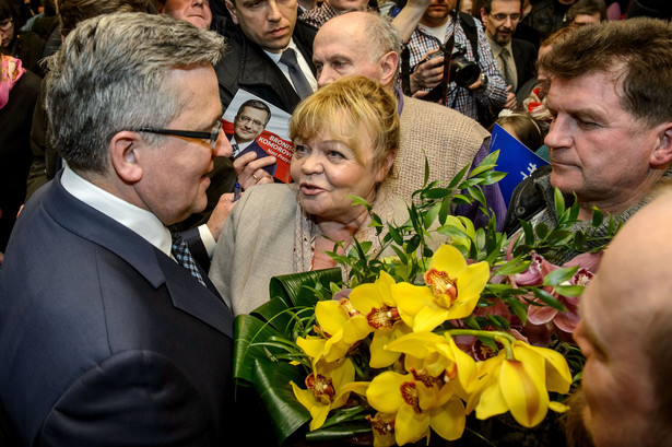 Brudziński kpi z Bronkobusów. "Prezydent przebije ojca Pio"