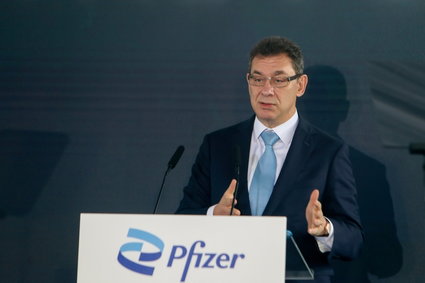 Pfizer nie wycofa się z Rosji. Zarobione tam pieniądze przekaże Ukraińcom