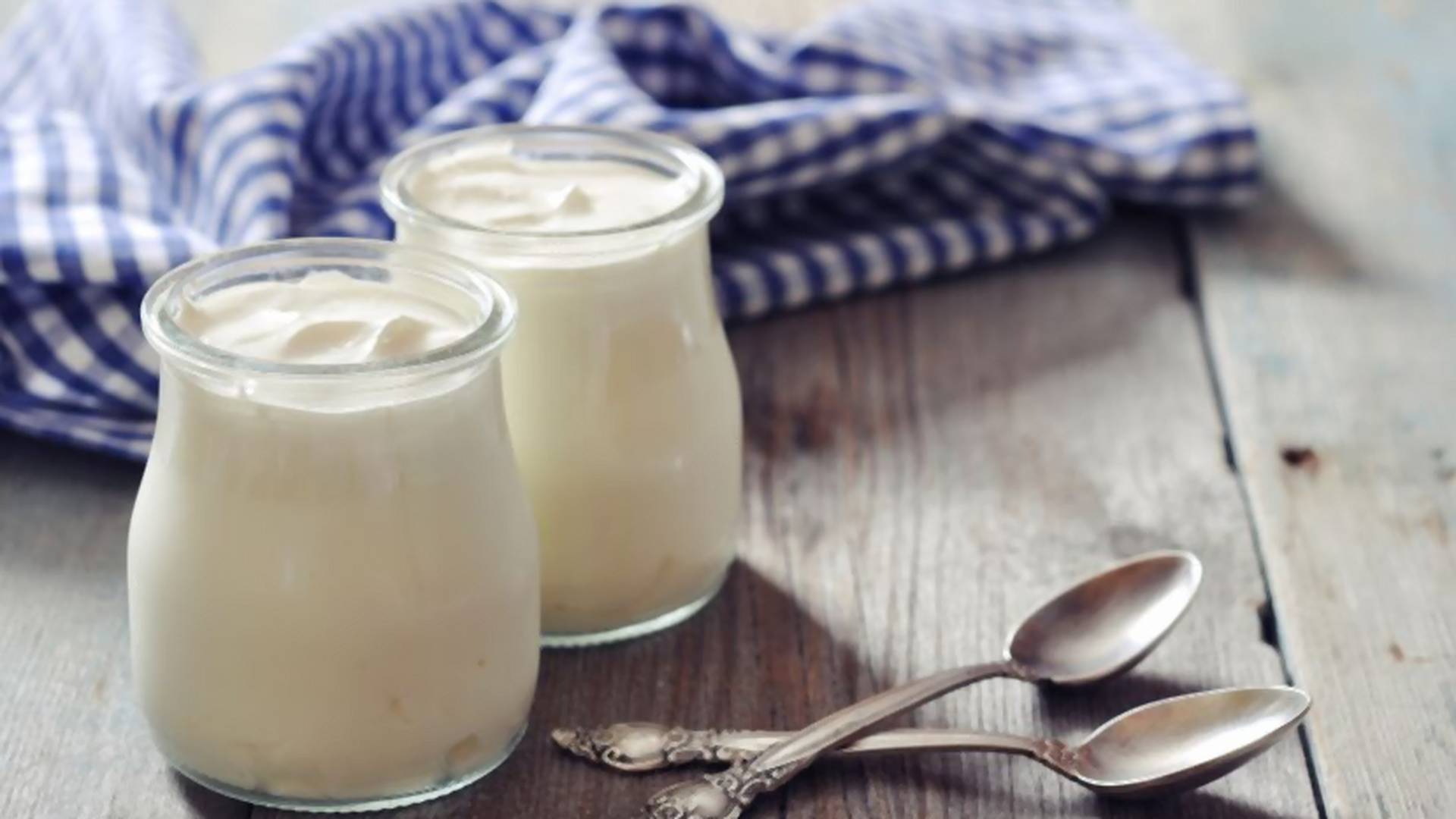 Samo dva sastojka su dovoljna da napravite najbollji domaći jogurt