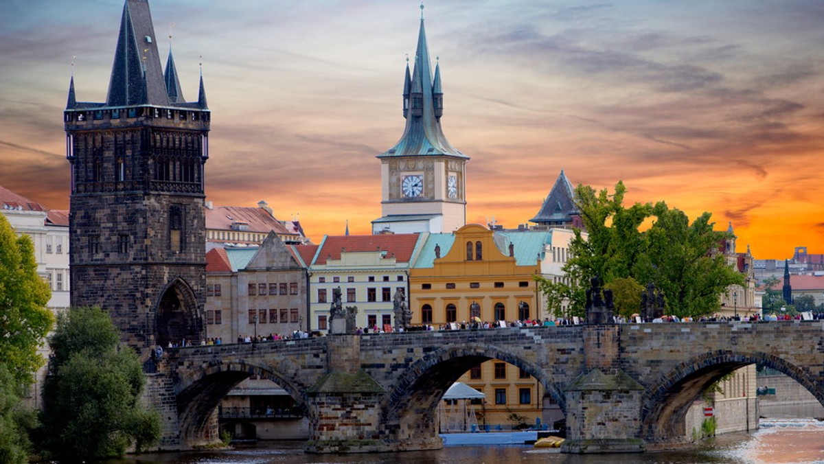 Czeski Senat uchwalił dziś zaproponowaną przez rząd nowelizację ustawy o służbach wywiadowczych, zwiększającą ich uprawnienia w dziedzinie kontroli łączności elektronicznej oraz dostępu do informacji posiadanych przez władze skarbowe.