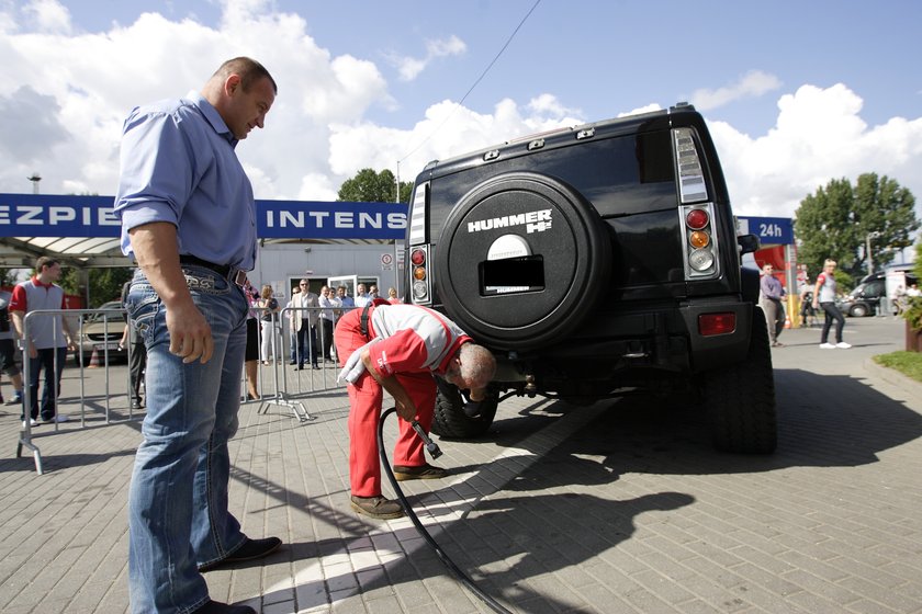 Hummer Mariusza Pudzianowskiego na gaz