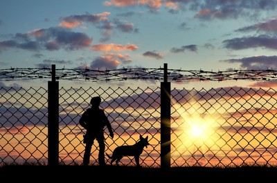 'Żołnierz nie popełni przestępstwa, jeśli użyje broni'. MON z projektem przepisów
