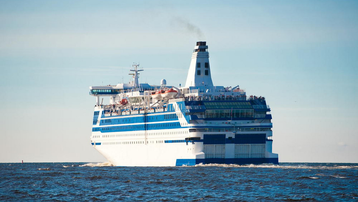 Polska Żegluga Bałtycka (Polferries) nie zlikwiduje linii promowej Gdańsk-Nynaeshamn (Szwecja) - zapewnił PAP prezes PŻB Piotr Redmerski. Od wtorku wchodzi nowy rozkład rejsów promów, będzie mniej kursów z Gdańska do Szwecji, za to więcej ze Świnoujścia.