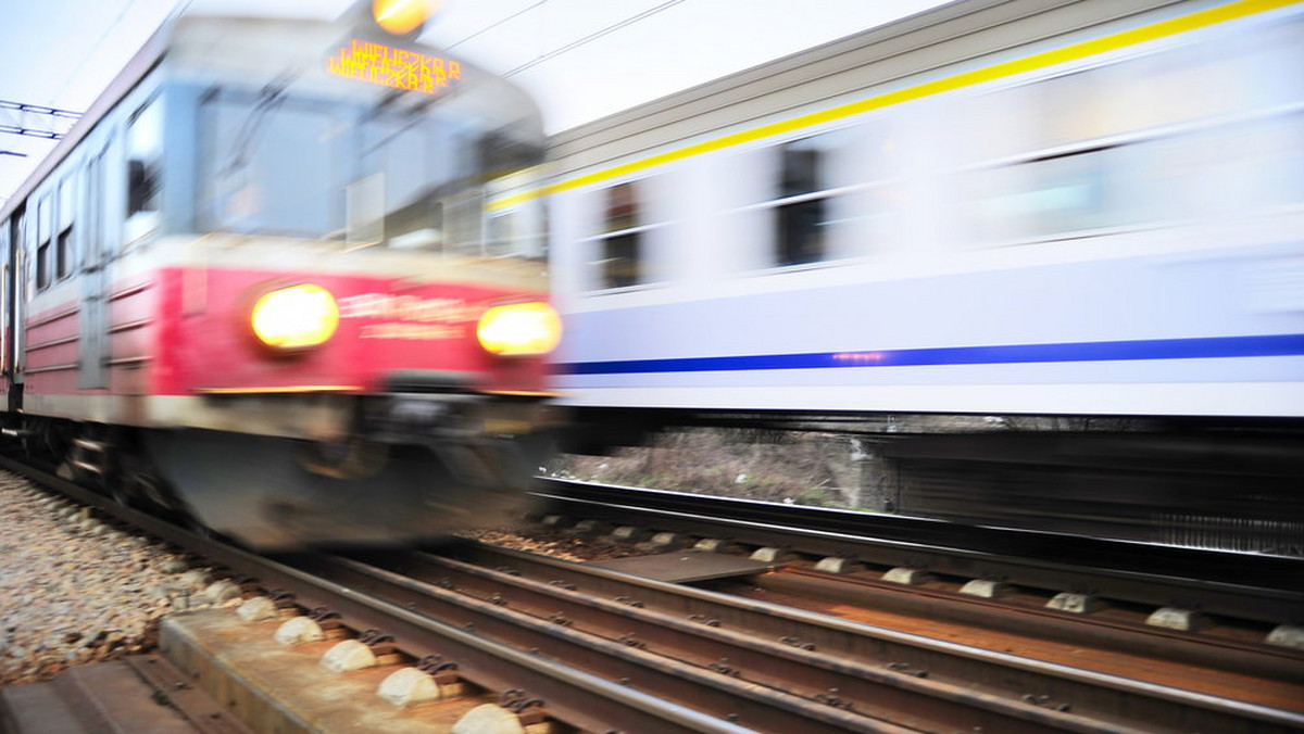 Pasażerowie podróżujący na trasie kolejowej Poznań-Piła mają powody do radości. W Urzędzie Marszałkowskim podpisano wczoraj umowę z PKP o dofinansowanie modernizacji linii, którą po remoncie będzie można pokonać o 40 minut szybciej. Powstaną także nowe przystanki.