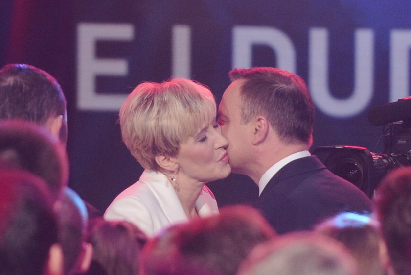 Andrzej Duda, kandydat PiS na prezydenta podczas swojej konwencji z żoną Agatą