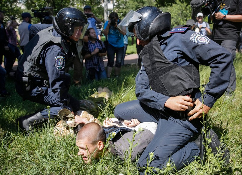 Milicja starała się zatrzymać wszystkich chuliganów, którzy napadli na Marsz Równości.