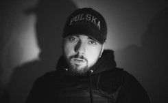 Niespodziewany sojusznik LGBT. Znany polski raper popiera adopcję dzieci przez pary jednopłciowe