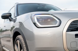 Największe MINI zaskakuje wnętrzem. Cena?