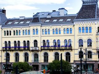 Norske Selskab szyci się tym, że jest prestiżowym klubem dla panów i piątym najstarszym tego typu miejscem na świecie. Jednak w kraju tolerancji i równości jakim jest Norwegia, instytucja nie zezwala kobietom dołączyć do swojego grona 