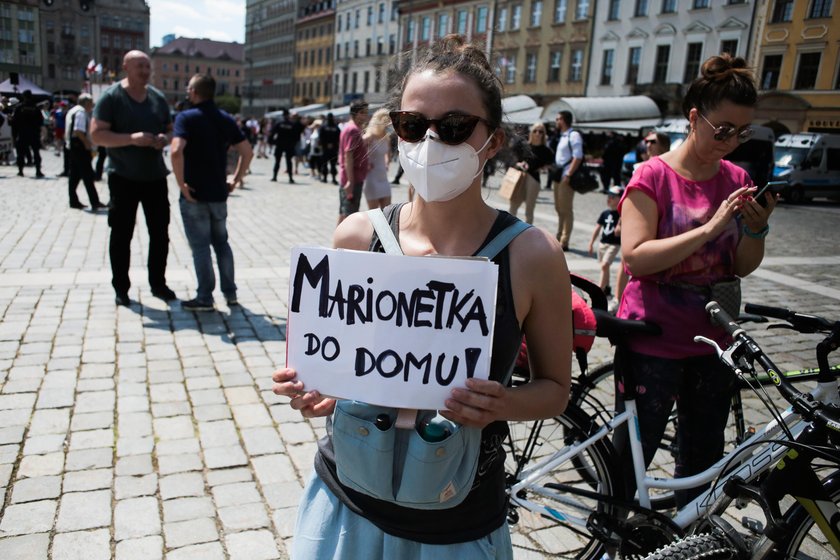 Zamieszanie przed wiecem wyborczym Andrzeja Dudy we Wrocławiu