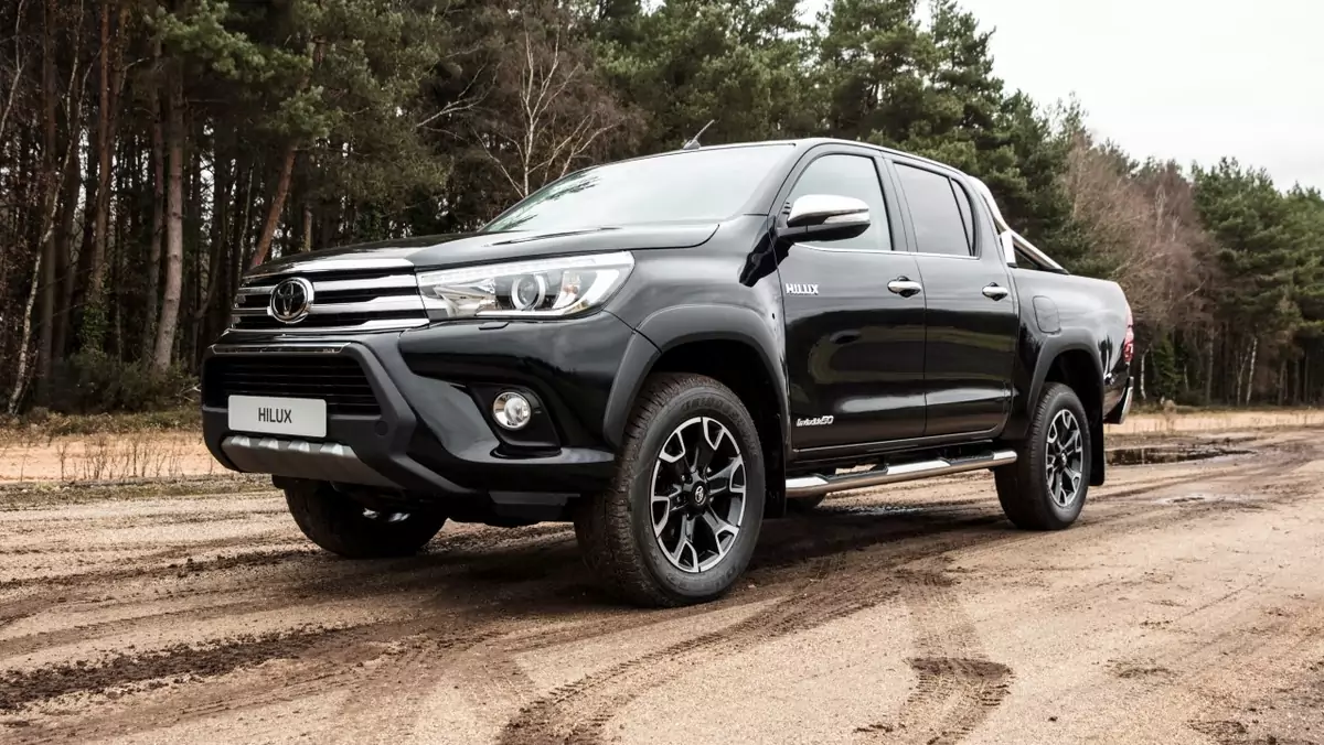 Toyota Hilux Invincible 50 Chrome Edition