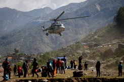 To cud! Trzy żywe osoby wydobyto spod gruzów w Nepalu