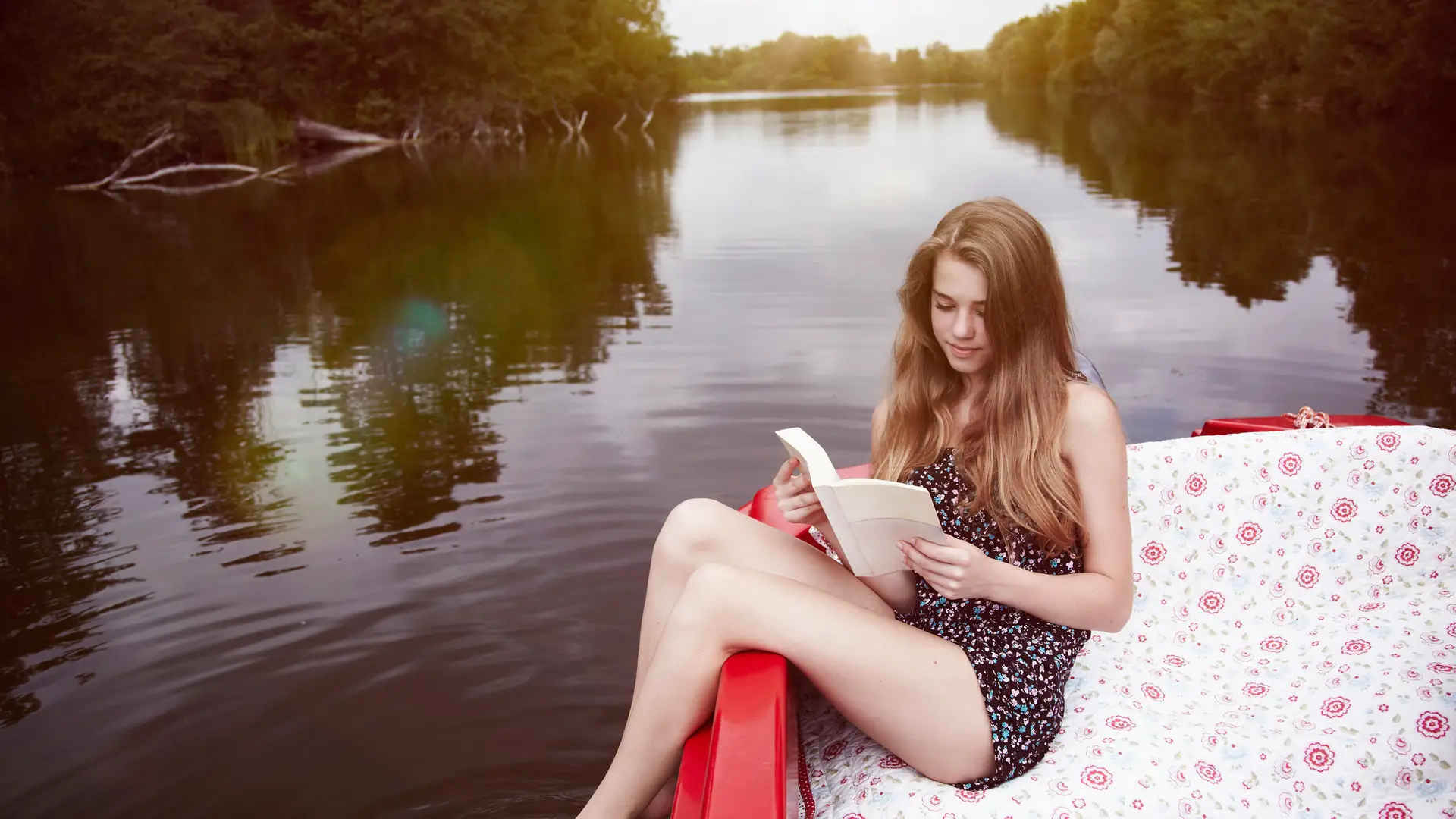 Moje książki na wakacje. Lekkie romanse, wciągające kryminały i literatura faktu