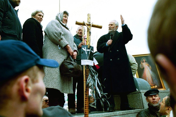 Gabriel Janowski na demonstracji przed Sejmem,