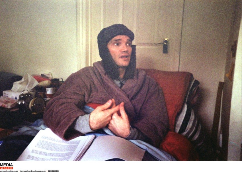 Lojd je tražio da bude smešten u drvenoj kolibi opremljenoj u skladu sa njegovim potrebama