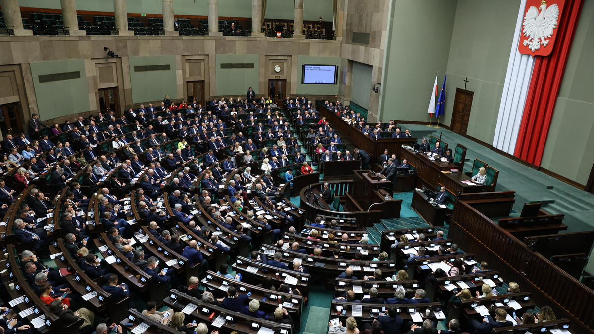 Nowy sondaż. Przetasowania za plecami liderów. Duży skok Konfederacji