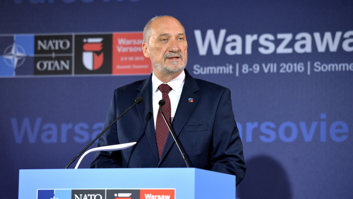 W czasie szczytu NATO w Warszawie odnotowano cztery incydenty z udziałem dronów, które naruszyły strefę zakazu lotów – poinformował dziś szef MON Antoni Macierewicz.