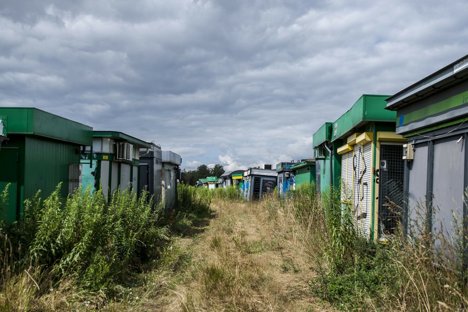 Cmentarzysko Kiosków Ruchu. Brzeziny, ul. Dąbrówka Mała.