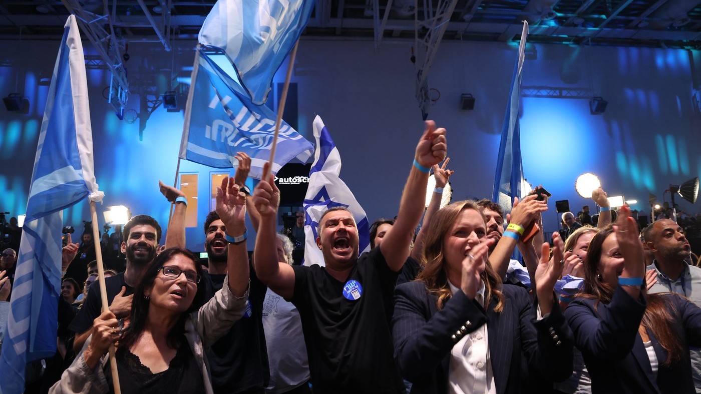 Imagine Stire Alegeri în Israel - exit-poll-uri: Blocul anti-Netanyahu conduce, dar Likud rămâne cel mai mare partid. Majoritatea, greu de obținut de ambele tabere | 2review.ro