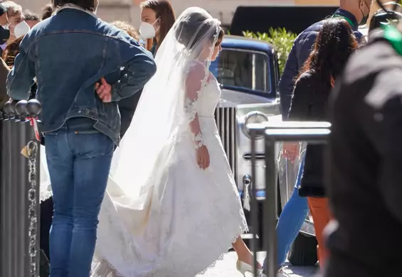 Lady Gaga nagrywa scenę ślubu w "House of Gucci"! Zobacz sukienkę