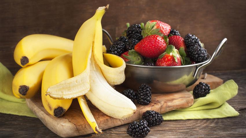 banán, bogyós gyümölcsök, antioxidáns, flavonoid, turmix