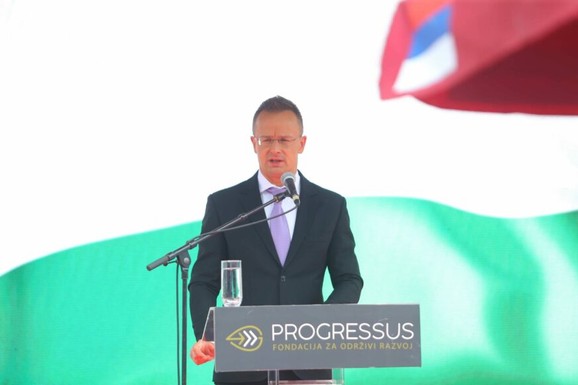 "Ovo ce biti duga kriza, a cene energije će dugoročno rasti!" Sijarto upozorio da EU blokira jeftinu rusku energiju iz ideoloških razloga