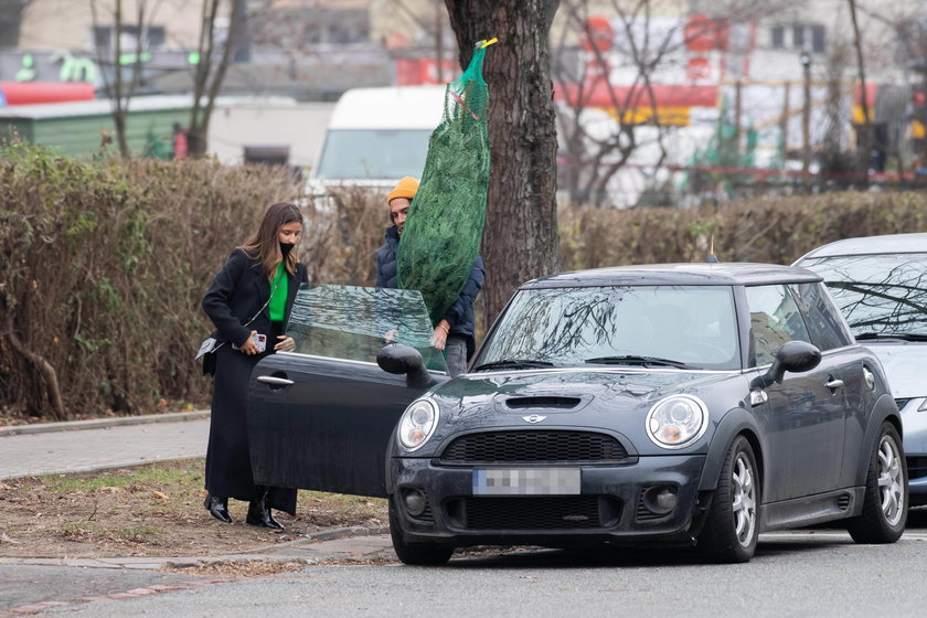 Julia Wieniawa i Nikodem Rozbicki kupili choinkę