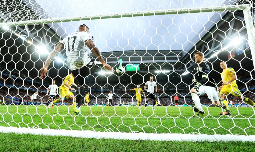 To może być najlepsza interwencja Euro 2016. Boateng uratował Niemców przed stratą gola