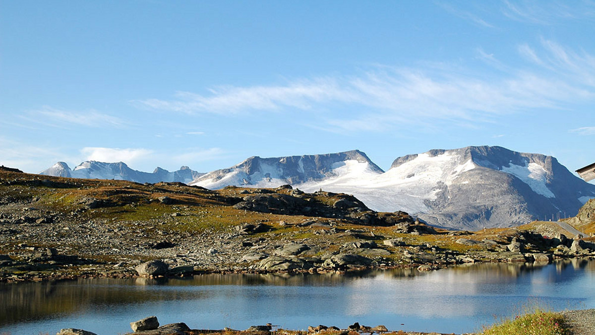 Na północ od Trondheim w środkowej Norwegii rozciąga się Nordland, a jego południową część tworzy Helgeland. Jadąc w kierunku Przylądka Północnego albo na Lofoty mało kto się tutaj zatrzyma. I traci okazję na spotkanie z prawdziwą Norwegią.