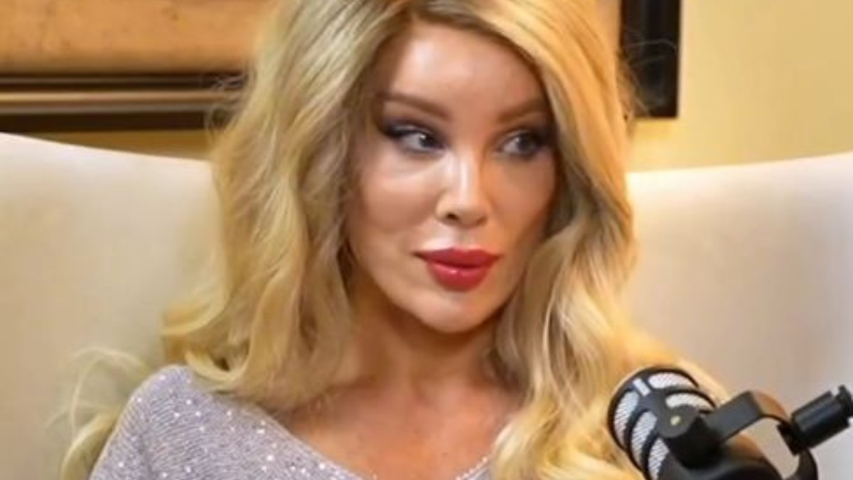 Alina Laufer s-a camuflat în casă după liftingul facial. Cum a apărut în fața copiilor ca să nu-i sperie