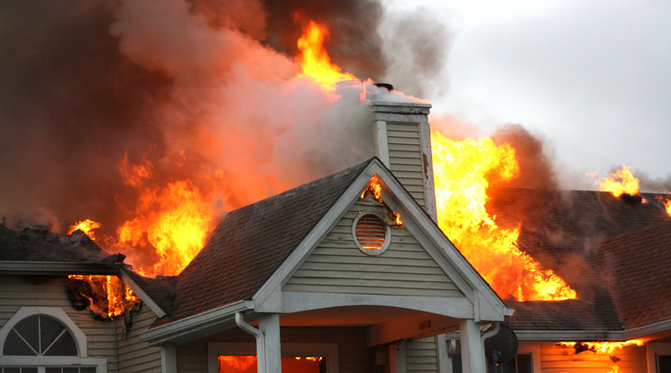 Az égő házból próbálta kimenteni kisöccsét a hős hatéves / Fotó: Shutterstock
