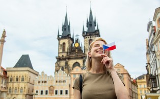 Czesi (prawie) zrównują uprawnienia związków par jednopłciowych i małżeństw