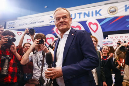 Donald Tusk idzie va banque i przebija PiS. Nawet 3,3 tys. zł miesięcznie na dziecko