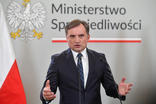 Minister sprawiedliwości Zbigniew Ziobro podczas konferencji prasowej