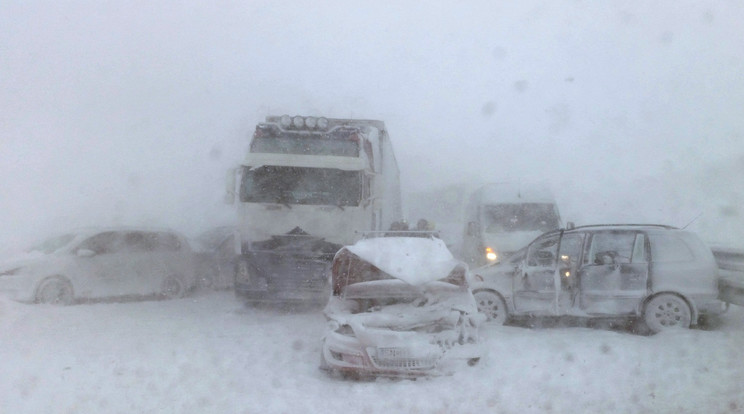 Tömeges közúti baleset Szlovákiában / Fotó: MTI