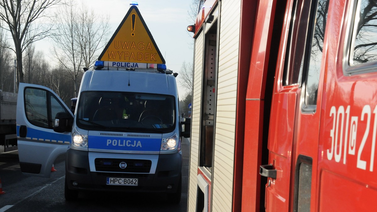 Po kilku godzinach od wypadku, w którym na rogatkach Lipian (Zachodniopomorskie) w wyniku zderzenia samochodu osobowego z autobusem zginęły trzy osoby, droga Szczecin-Pyrzyce, czyli dawna DK nr 3, została odblokowana.